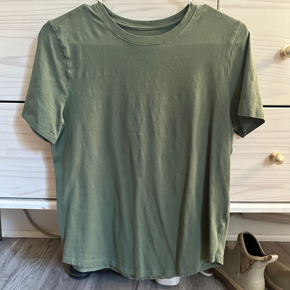 Lulu lemon t shirt